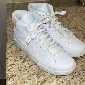 Nike women’s Court Royale 2 high top sneaker 9.5